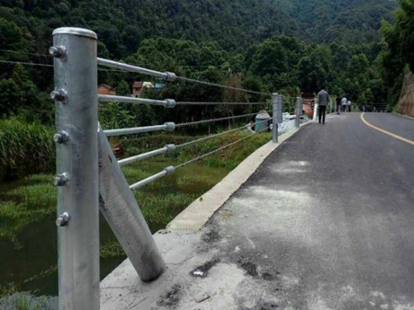 河道钢索护栏